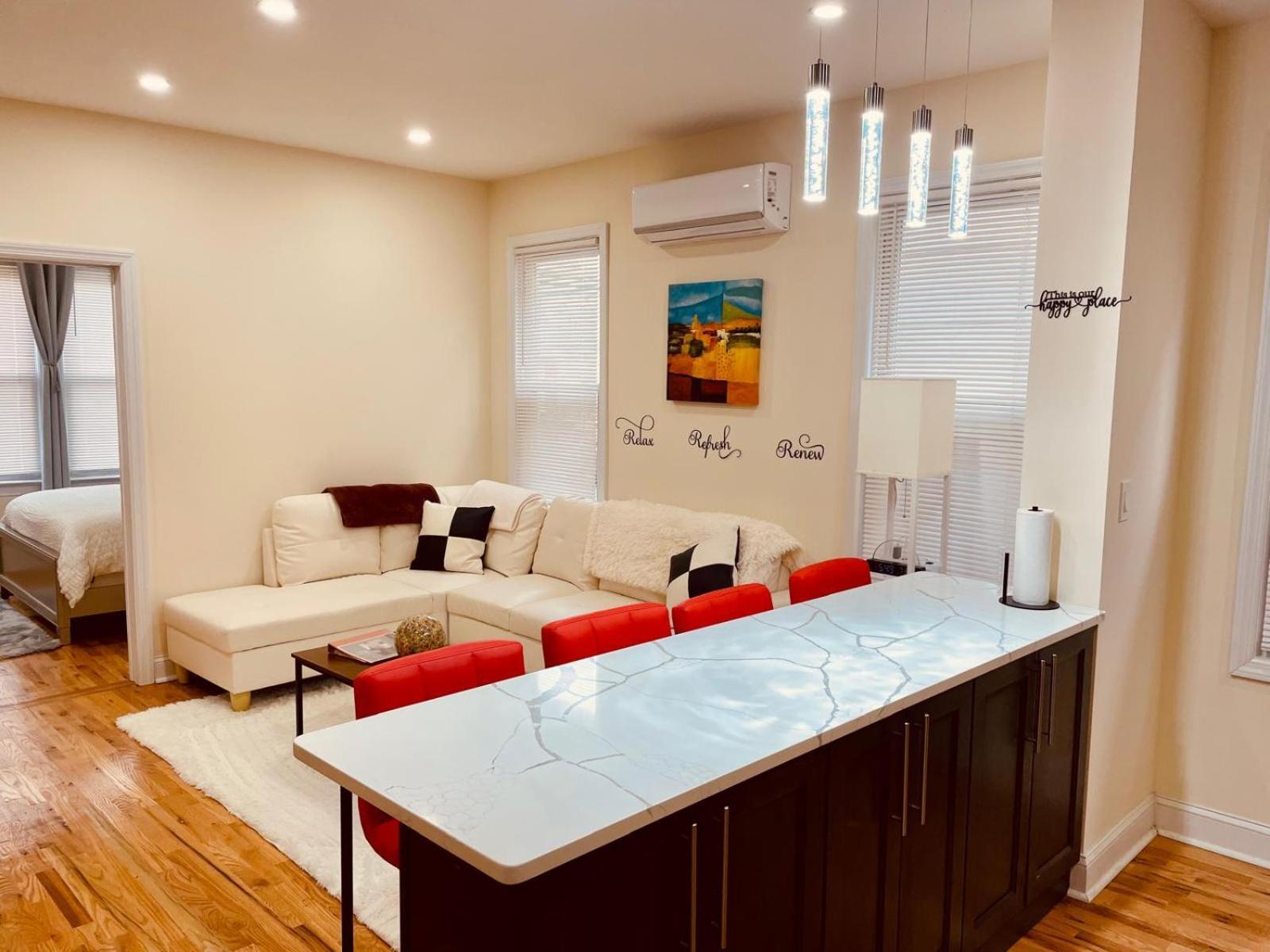 Ferienwohnung Ooohlala! 2 Beds And 2 Full Baths W/Free Parking Newark Exterior foto