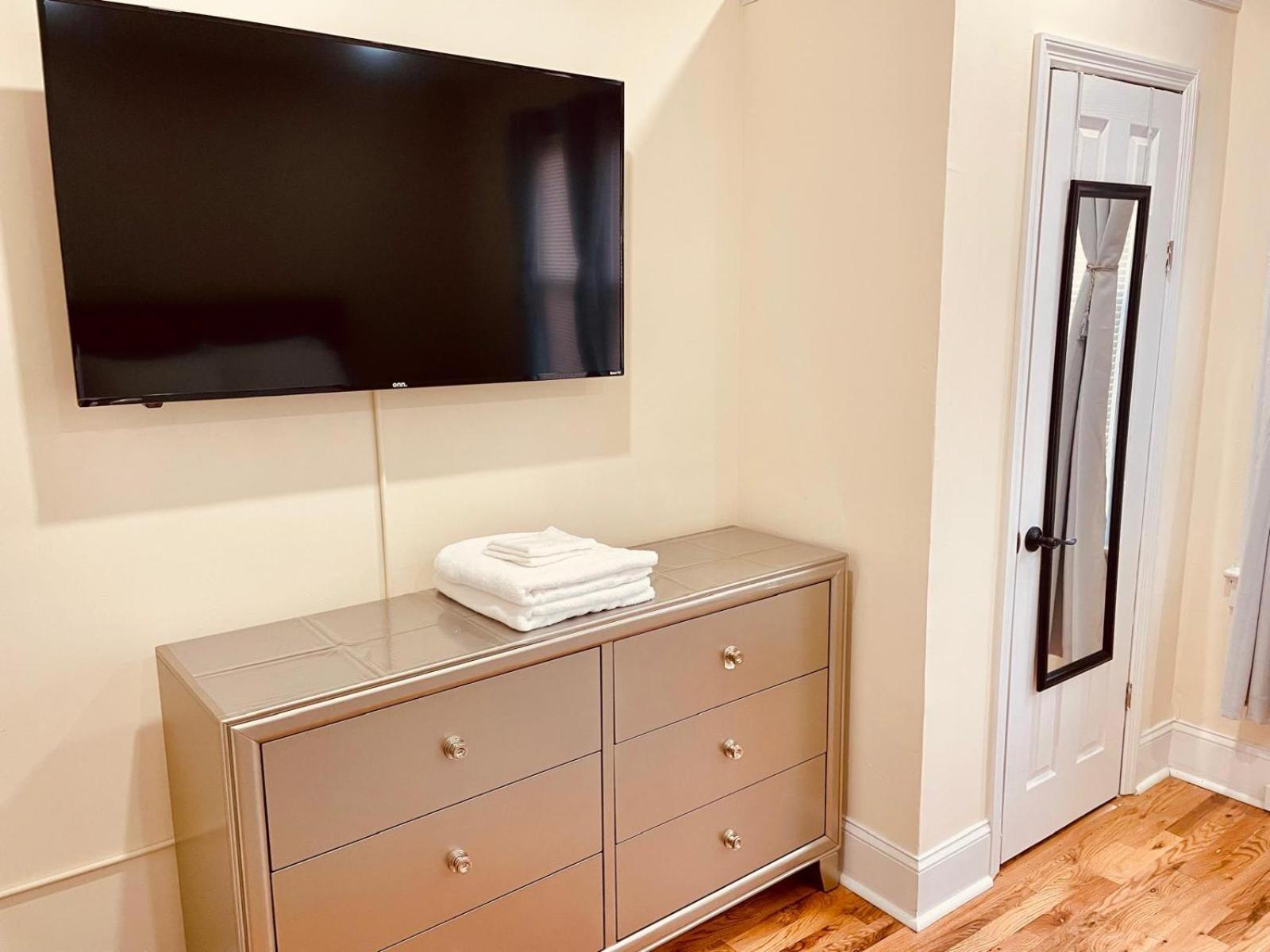 Ferienwohnung Ooohlala! 2 Beds And 2 Full Baths W/Free Parking Newark Exterior foto