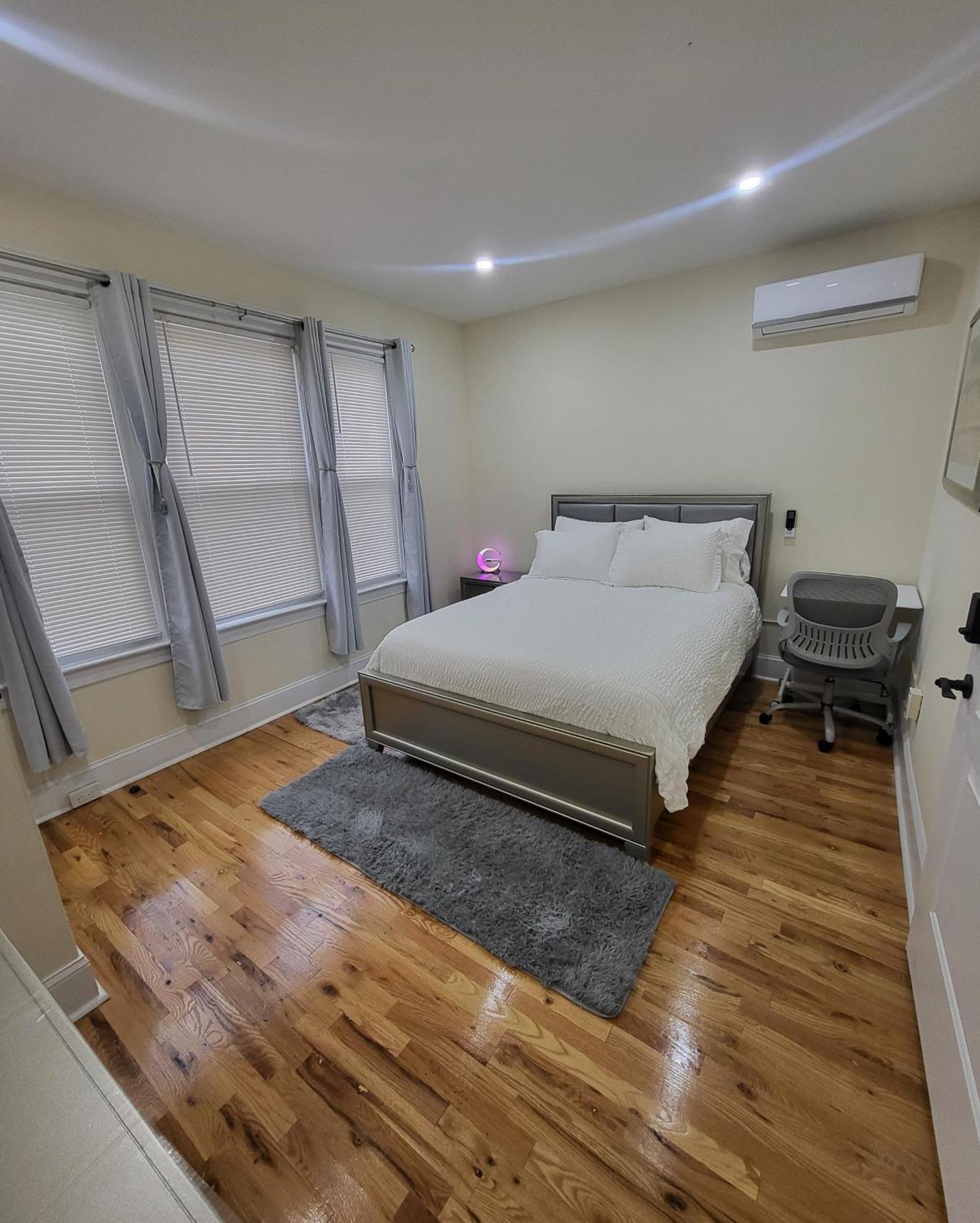 Ferienwohnung Ooohlala! 2 Beds And 2 Full Baths W/Free Parking Newark Exterior foto