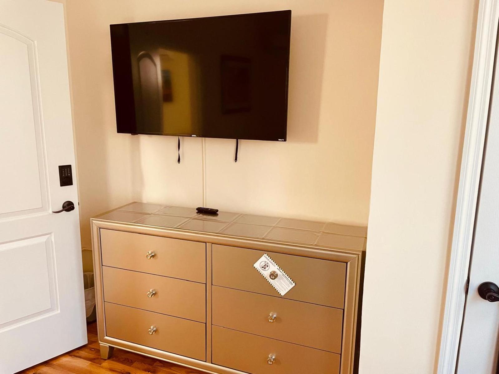Ferienwohnung Ooohlala! 2 Beds And 2 Full Baths W/Free Parking Newark Exterior foto